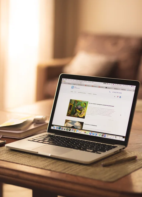 This photo is taken by Lubos Volkov for UX Store while giving a tips on how to become better designer.

After your reach certain skill level is it harder and harder to get any better … In order to progress you need to constantly push yourself to the limits and learn new things … Photo: https://www.instagram.com/lubosvolkov/ For: https://uxstore.com